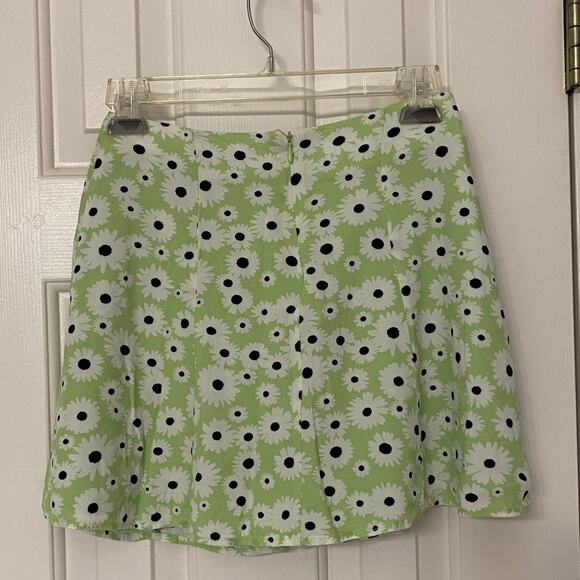 F21 • Daisy Mock Button Mini Skirt Green - Picture 5 of 6